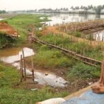 The vast expanse of water has degenerated into smaller water patches upstream of the Enamavu barrage. (Photo by S. Gopikrishna Warrier)