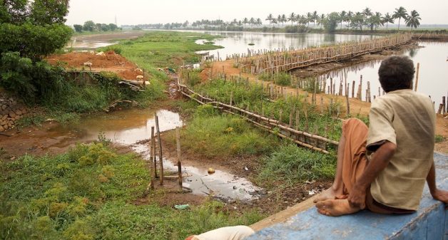 The vast expanse of water has degenerated into smaller water patches upstream of the Enamavu barrage. (Photo by S. Gopikrishna Warrier)