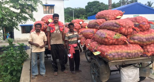 Farmers weighing their produce at the weighbridge in Singur. (Photo by Dhruba Das Gupta)