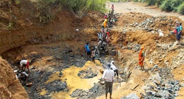 The villagers of Varoti contributed voluntary labor to build a well for drinking water. (Photo by Sunil Jorkar)
