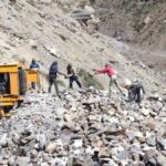 Migrant workers in the mountains of Himachal Pradesh face a high risk from landslides and rock falls. (Photo by Abhijit Mohanty)