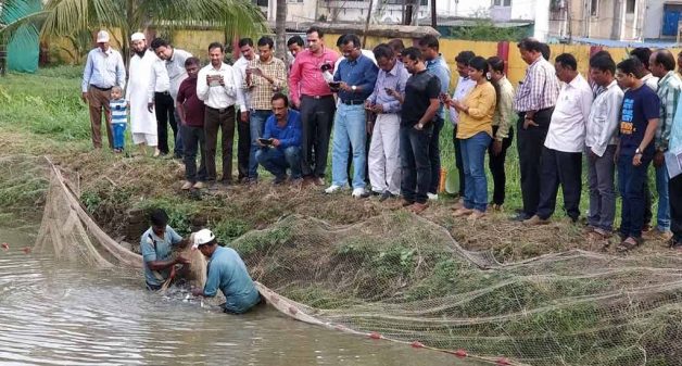 Participants at an inland fish-farming workshop watch a demonstration. (Photo by Hiren Kumar Bose)