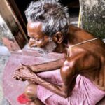 Fluorosis has crippled 68-year-old Himanshu Chakarbarty, a resident of high fluoride-affected Brahman Tola in Dhanbad district. (Photo by Eklavya Prasad)