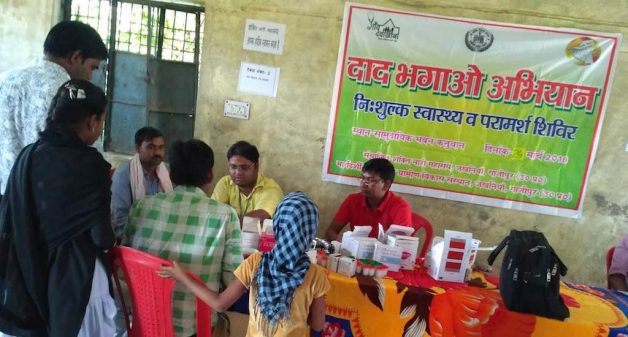 A physician offers consultation during a daad bhagao camp, set up specifically to diagnose and treat skin infections. (Photo by People’s Action for National Integration)