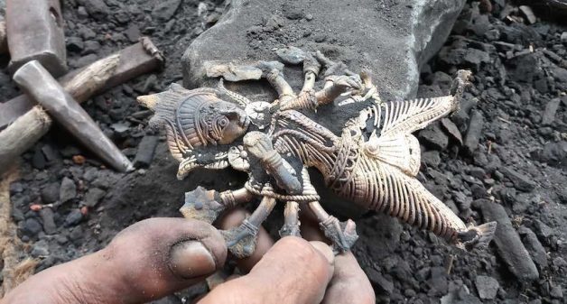 Reviving the traditional metal craft Dokra offers a lucrative livelihood to the metal smiths of Bikna (Photo by Gurvinder Singh)