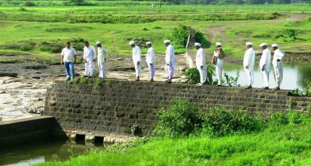 Villager elders inspecting a diversion-based irrigation system in Sinnar (Photo by Yuva Mitra)