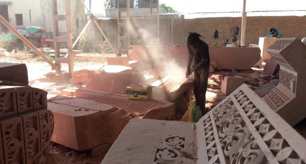 Without any effective investment in dust control mechanisms, lethal dust spreads freely around laborers in Pindwara’s stone-carving factories, where work is performed for temples (Photo by Yuvraj Dhir)