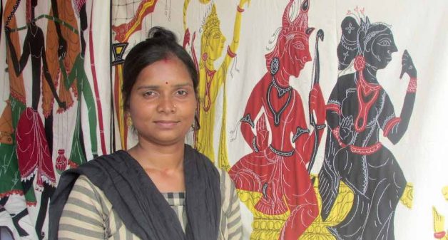 Women artisans like Tina Chhatoi do most of the stitching involved in applique work in Pipli, a hub for traditional and modern applique handicraft (Photo by Rakhi Ghosh)
