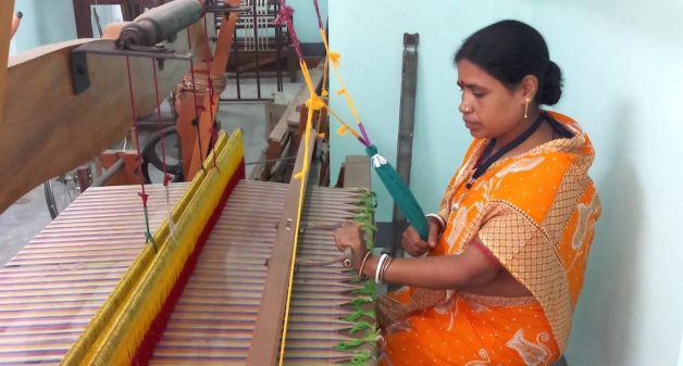 The state government’s support to revive fine muslin cloth has helped many woman weavers in Nabadwip (Photo by Gurvinder Singh)