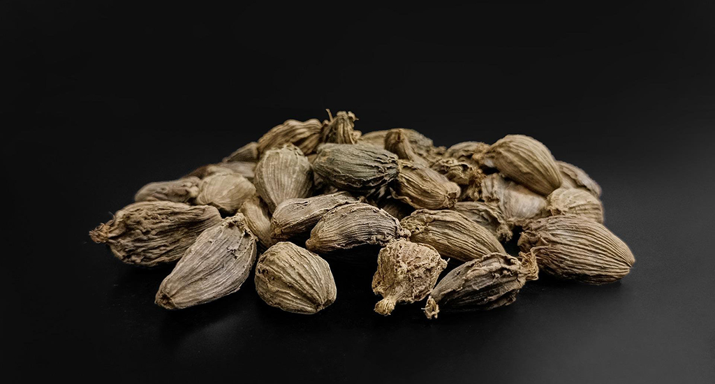 Black or large cardamom
